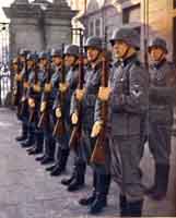 Почетный караул СС у резиденции Р. Гейдриха в Праге.