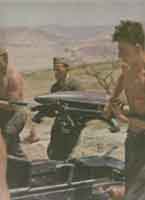 "Орудийный расчет подносит снаряд к 211 мм мортире". Восточный фронт. Октябрь 1942 г.