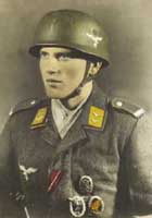 Парашютист, награжденный медалью "За Зимнюю Кампанию на Востоке 1941/42" и знаками "Парашютист", "Наземный Бой" и "Спортивный".