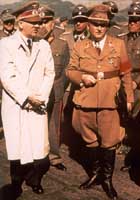 Адольф Гитлер в окружении генералов.