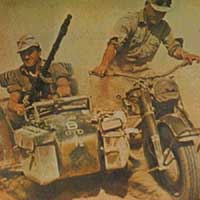 Мотоциклисты из разведовательного подразделения. Северная Африка, лето 1942 г.